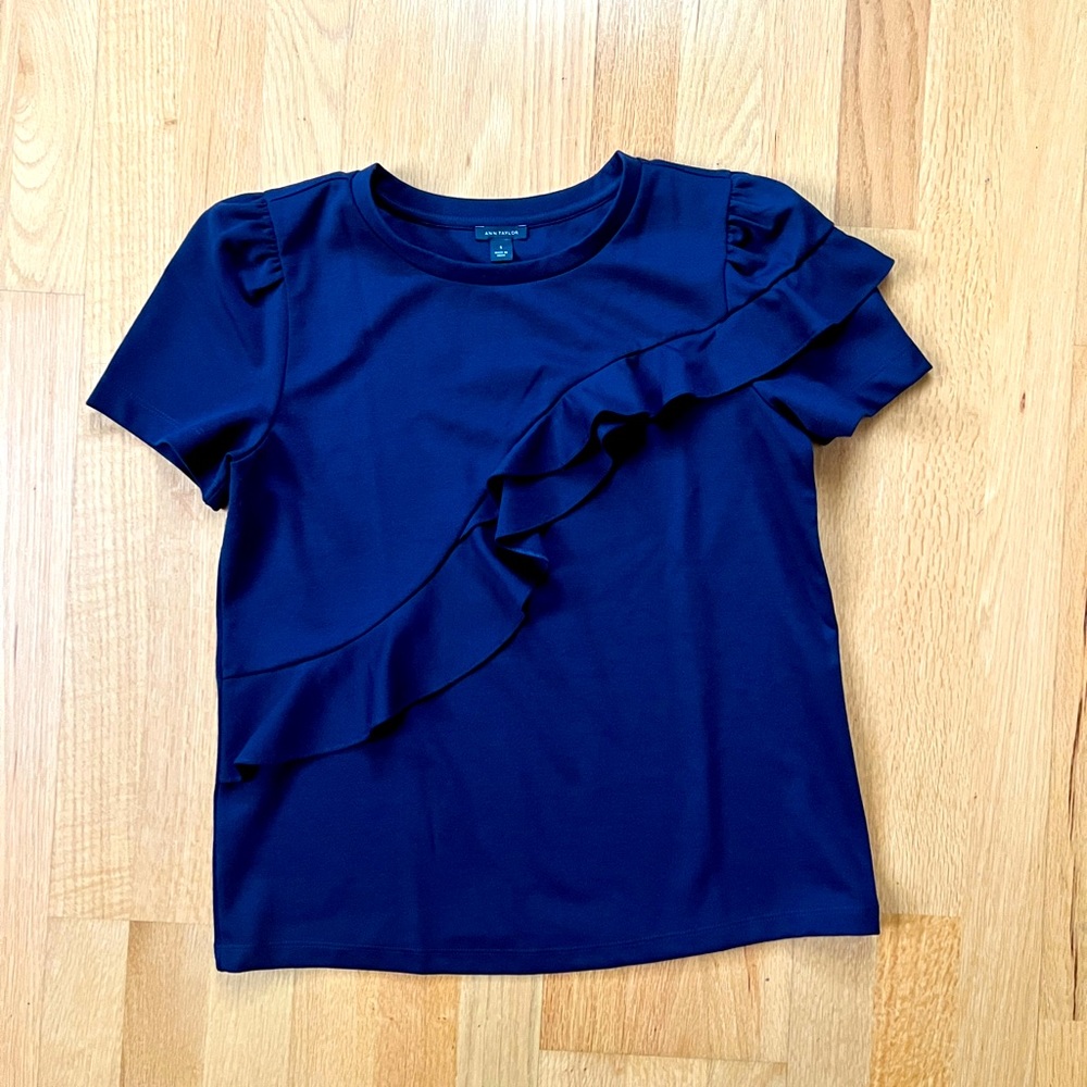 Ann Taylor ruffle tee size small